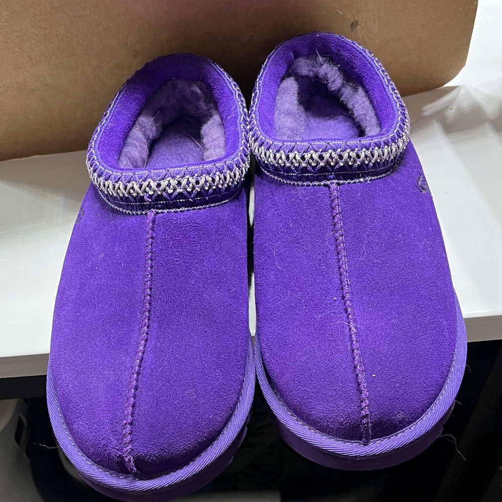 NWOT UGG Women's Slippers